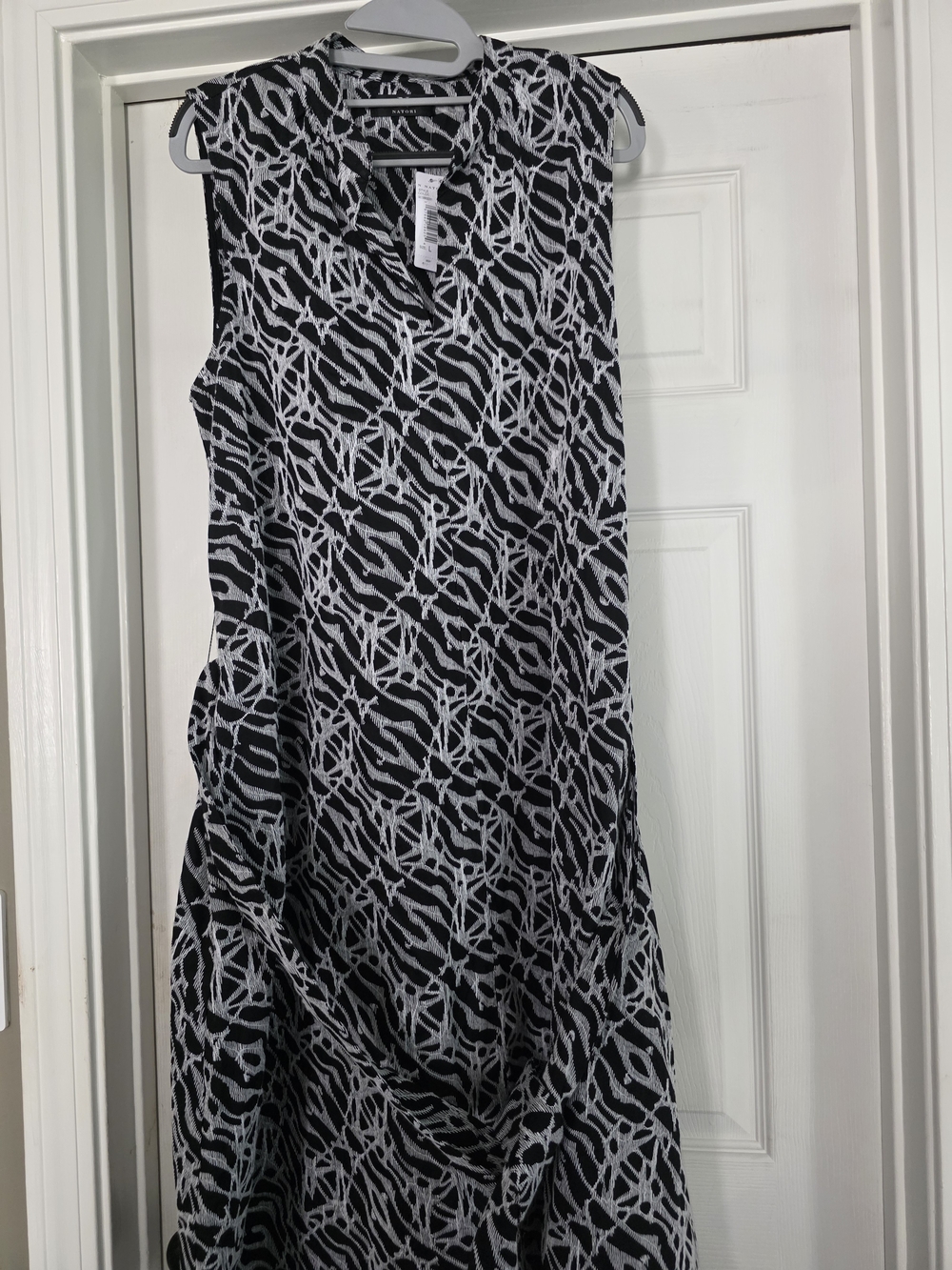 Natori Black and White Sleeveless Midi Dress